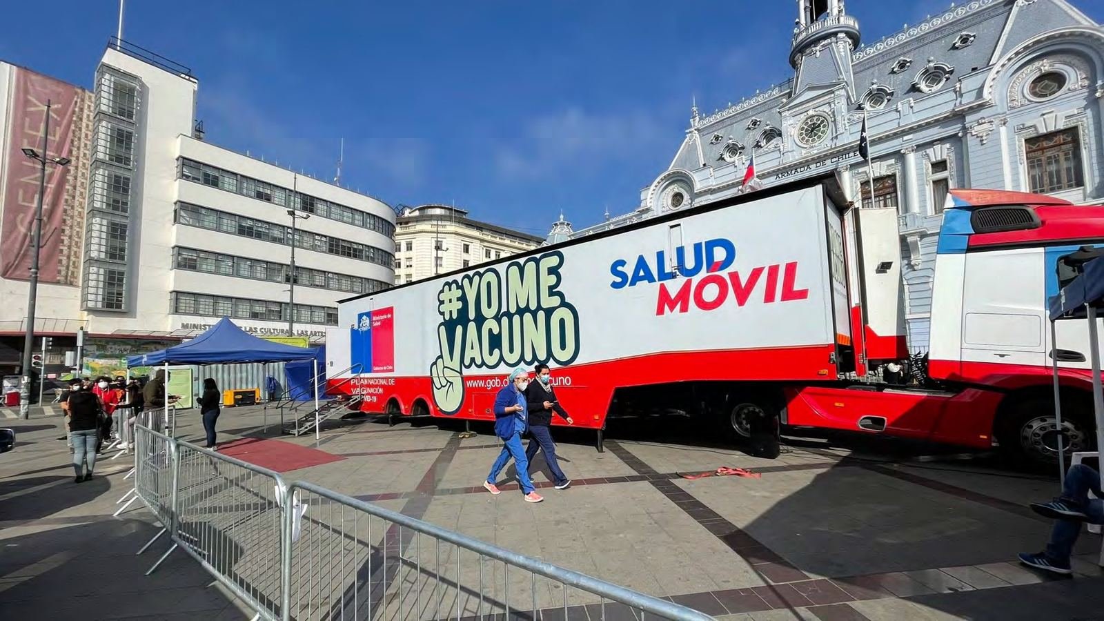 El camión transformado en SaludMóvil en Valparaíso